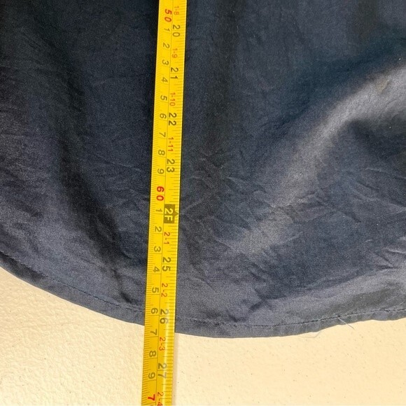 Banana Republic Silk Blend Sleeveless Raw Edge Ruffle Neck Navy Top Women Small - Picture 10 of 11